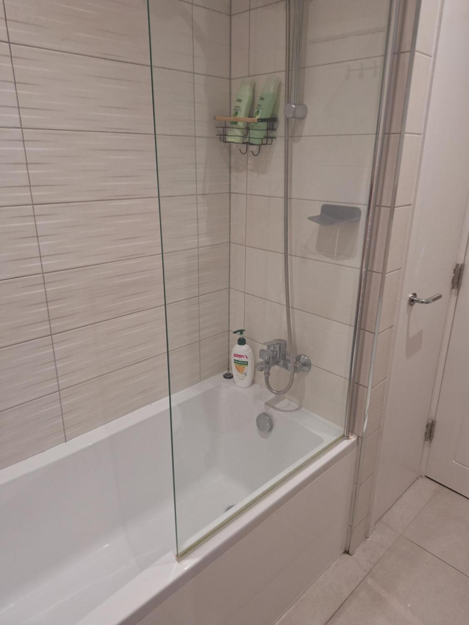 Budget Single Room Only For One Adult - Shared Flat Northolt  Экстерьер фото