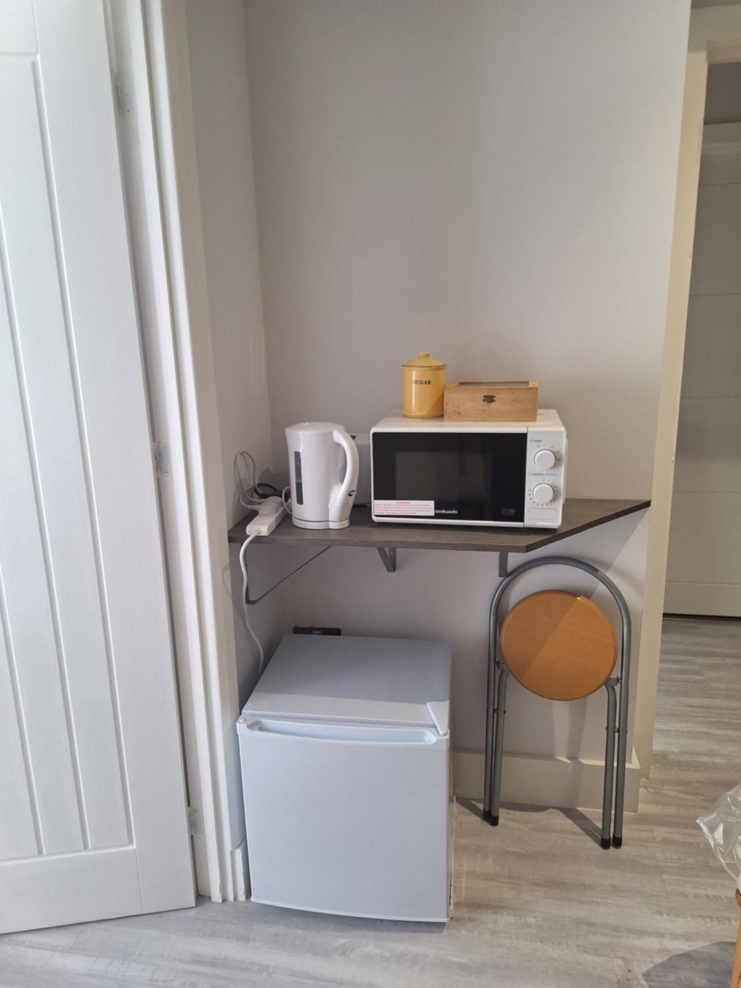 Budget Single Room Only For One Adult - Shared Flat Northolt  Экстерьер фото